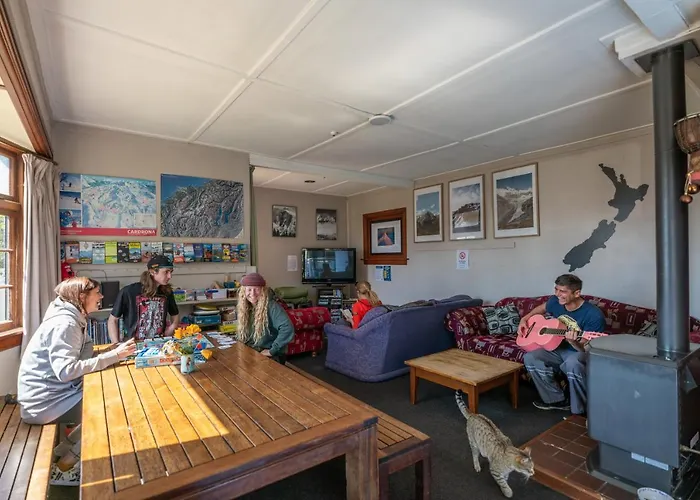 Mountain View Backpackers *